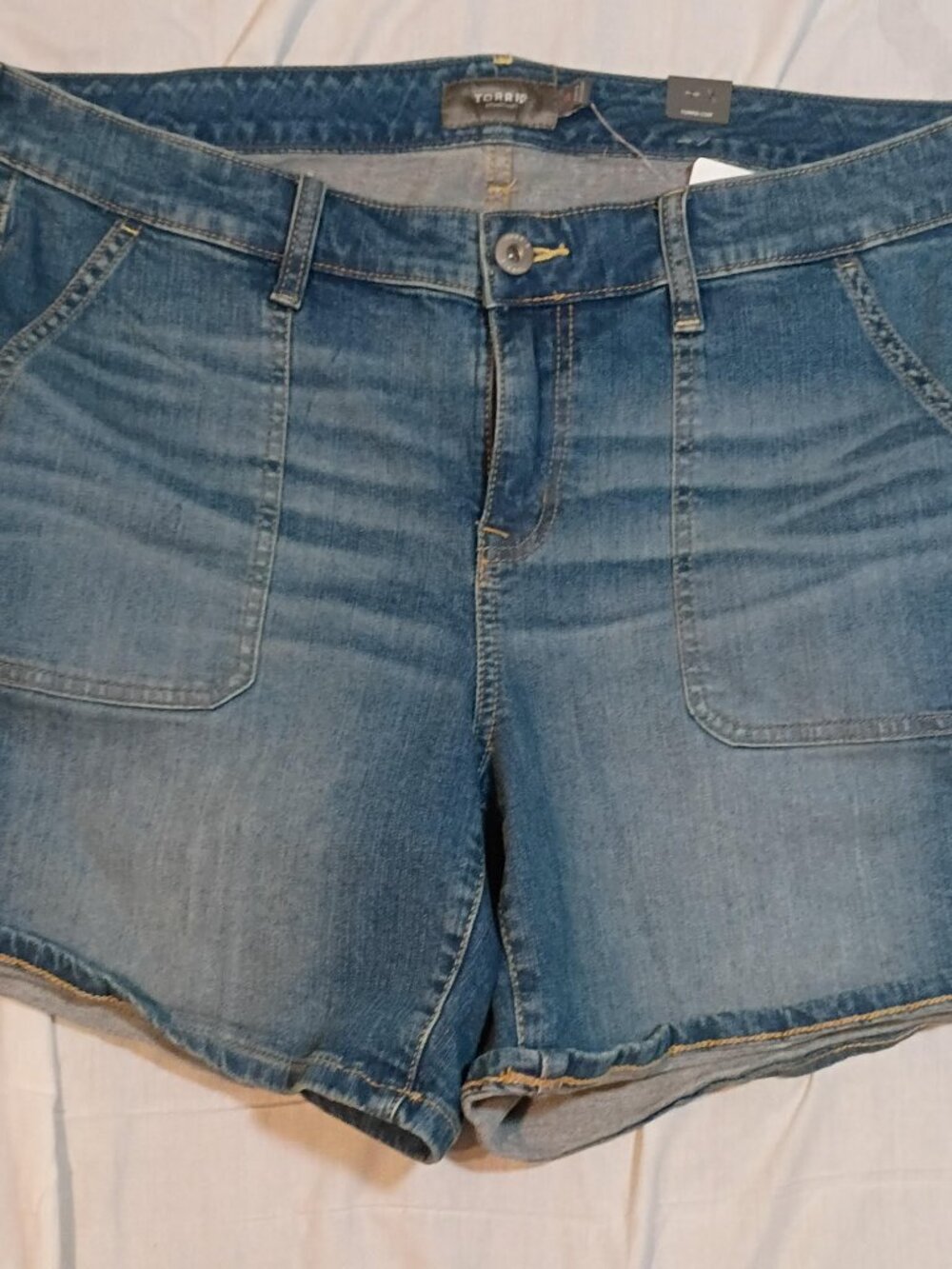 Torrid Jean Shorts Women's 16 Medium Wash NWT Denim Patch Pocket Plus Size Summe